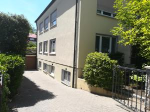 a building with a fence next to a sidewalk at Ferienwohnung im Hain in Bamberg +9 photos