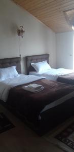 Rúm í herbergi á Hotel IVERIA