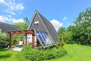Ein Garten an der Unterkunft Ferienhaus Windspiel