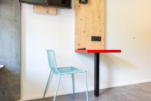 Un televizor și/sau centru de divertisment la MEININGER Hotel Zürich Greencity