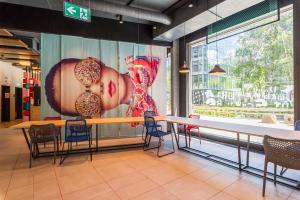 Un restaurant sau alt loc unde se poate mânca la MEININGER Hotel Zürich Greencity