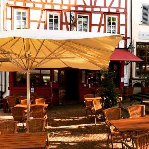 Afbeelding uit fotogalerij van Marktplatzhotel - Restaurant Tafelspitz in Weinheim