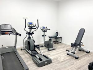 a room with four exercise bikes in a room at DORMERO Hotel Deggendorf in Deggendorf