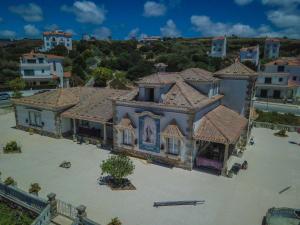 an overhead view of a large house with a courtyard at Casa Branca in Ericeira