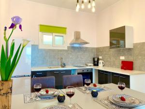 Gallery image of Nissaki Sunlight - New Home Above the beach in Nisakion