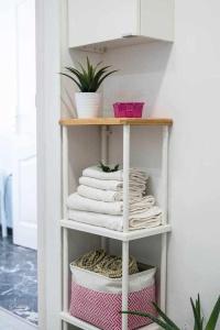 a shelf with towels and plants in a room at Los Gigantes Paradise in Acantilado de los Gigantes