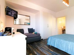 a living room with a bed and a couch at B&B La Torre Elite in Santa Teresa Gallura