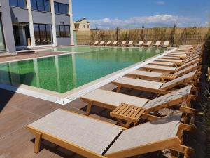 Bazén v ubytování Amber Hotel Albania nebo v jeho okolí