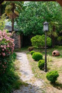 O grădină în afara Chateau Eniseli