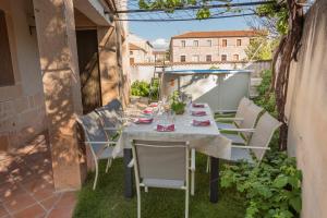 A garden outside VuT El Pozo la Carrera
