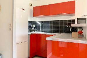 Køkken eller tekøkken på #D1 The red one Studio sofa bed Near GEM train station + 13 billeder