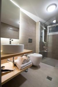 Ванна кімната в Preveza Suitestay Apartments Dodonis 28