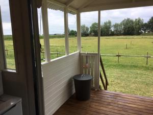Pipowagen Jasmijn bij Pipowagen en kampeerhoeve s Gravenhof 야외 정원
