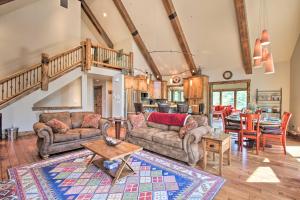 Gallery image of 5 Mi to Crescent Lake Dog-Friendly Oregon Getaway in Odell Lake