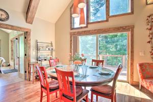Gallery image of 5 Mi to Crescent Lake Dog-Friendly Oregon Getaway in Odell Lake