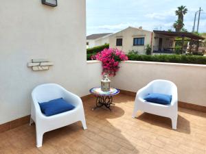 A seating area at Terrazza del Golfo