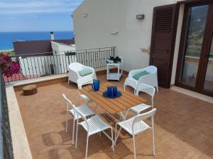 A balcony or terrace at Terrazza del Golfo
