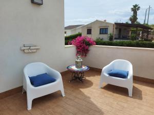 A seating area at Terrazza del Golfo
