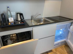Köök või kööginurk majutusasutuses Hotel Kosel garni UG
