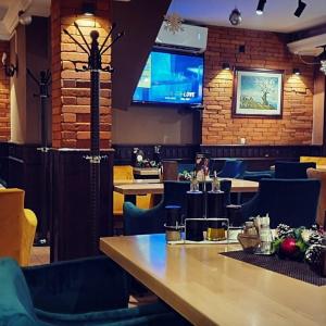 Restoran ili drugo mesto za obedovanje u objektu Small Luxury En suites ELEONOR