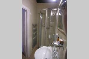 A bathroom at The Luxury Madonnina Suite