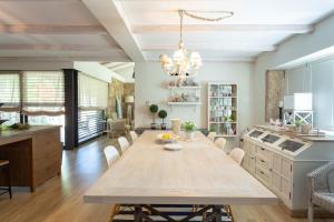 a dining room with a wooden table in a kitchen at Casa Tarrio - Casa Privada com 3 Quartos e Piscina in Braga