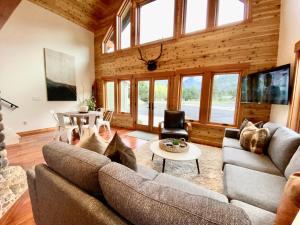a living room with a couch and a table at The Cascade Chalet - Leavenworth in Leavenworth