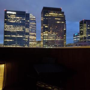 a view of a city skyline with tall buildings at Captivating 2-Bed Apartment in Canary Wharf london in London