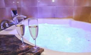 two glasses of champagne in a bath tub at KAKTUS Hotel Kaktus Albir in Albir
