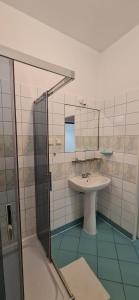 a bathroom with a sink and a mirror at Kasztelanka in Krynica Zdrój