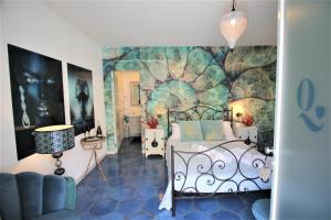 A bed or beds in a room at QuattroCuori Boutique Hotel & Spa