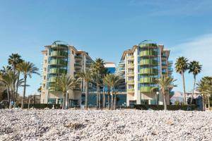 a view of a hotel from the beach at KAKTUS Hotel Kaktus Albir in Albir