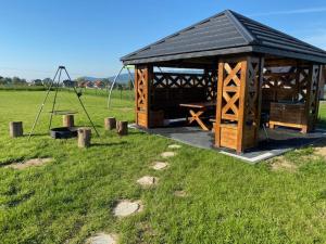 Vonkajšia záhrada v ubytovaní Apartamenty Górskie Widoki koło Szczyrku