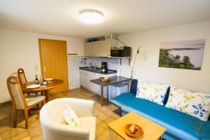 Kuchyň nebo kuchyňský kout v ubytování Ferienwohnung Lautertal Haus Barbara