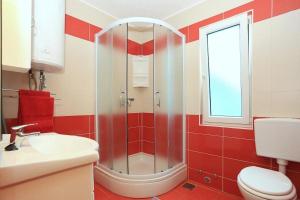 Ένα μπάνιο στο Apartment in Vir with sea view, terrace, air conditioning, Wi-Fi (4595-5) +40 φωτογραφίες