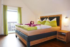 Una cama o camas en una habitación de Ferienhaus Lungau Home