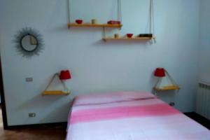 A bed or beds in a room at L' Agave - Appartamento nel cuore del Chianti