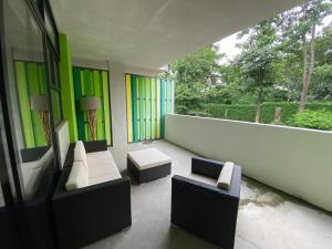 Posezení v ubytování BEE Suites Santa Ana