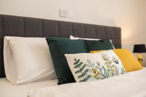 Ein Bett oder Betten in einem Zimmer der Unterkunft Elenas Rooms & Apartment