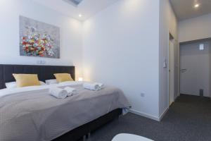 Ein Bett oder Betten in einem Zimmer der Unterkunft Elenas Rooms & Apartment