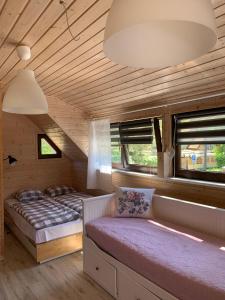 Postel nebo postele na pokoji v ubytování Domki i Apartamenty El-Piero