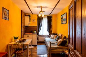 A seating area at Art apartment EVMOLPIAS near Roman stadium