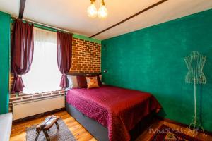 A bed or beds in a room at Art apartment EVMOLPIAS near Roman stadium