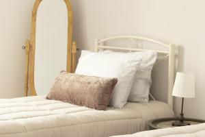 Katil atau katil-katil dalam bilik di Ayerina First floor Apartment