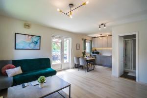 A seating area at MF Diana Family Apartment