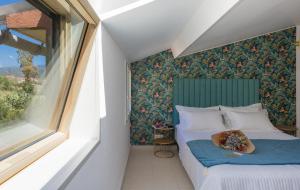 Een bed of bedden in een kamer bij Hôtel & Résidence San Roccu