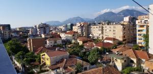 Üldine mäevaade või majutusasutusest City Center Cute and Comfy Apartment - Ajia Apartments pildistatud vaade