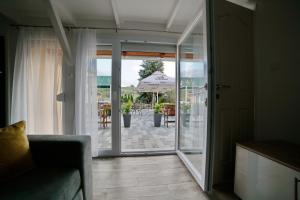 A balcony or terrace at Panoráma házikó