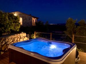 Bazén v ubytovaní Agriturismo Suite del Conte alebo v jeho blízkosti