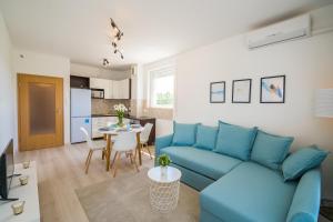 Kuchyňa alebo kuchynka v ubytovaní MyFlat Golden Coast Panorama Apartment